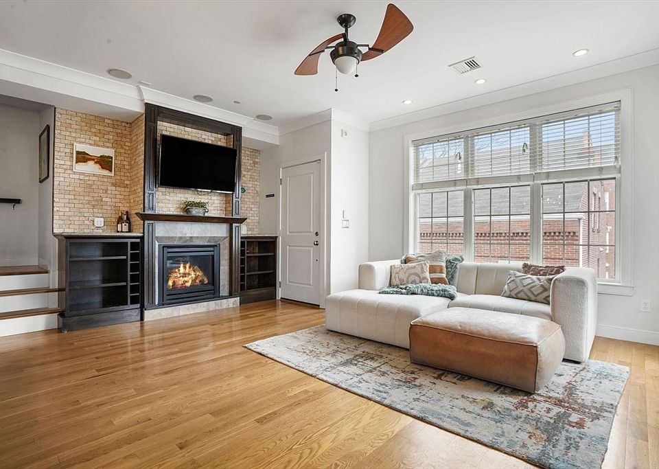1st image of 235 Gold St Unit 3