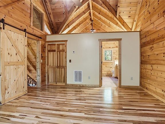 4th image of 702 Ranch Mountain Dr