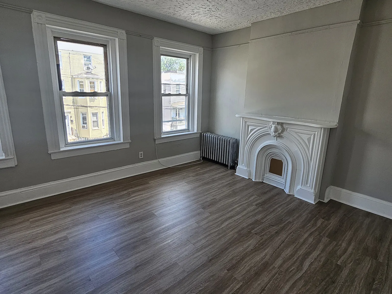 3 bed, $2,200 — Photo 1
