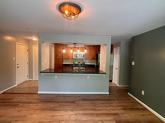 5th image of 14201 Wolf Creek Pl APT 6