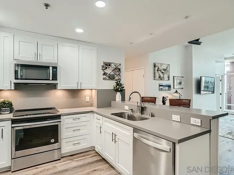 427 9th Ave #1403 — Photo 4