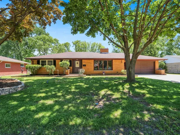 237 S Clay St, De Pere, WI 54115