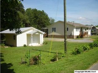 1555 Snow Point Rd, Guntersville, AL 35976