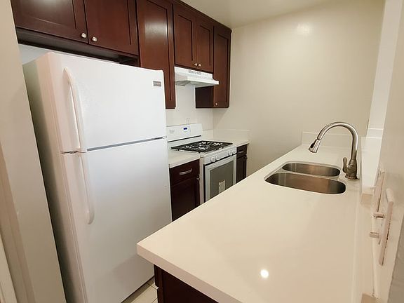 5th image of 1253 N Las Palmas Ave APT 7