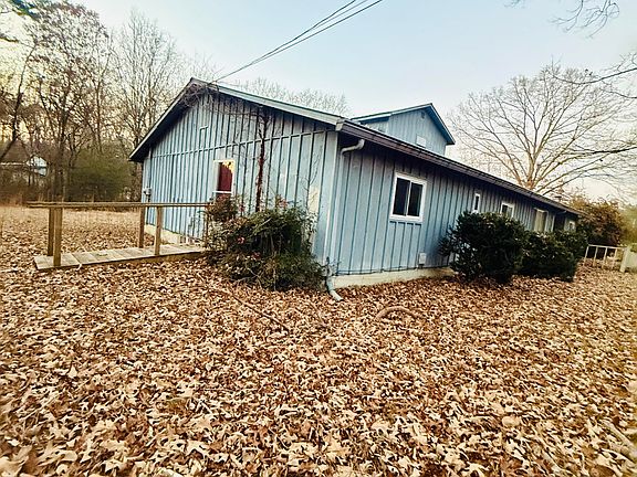 3rd image of 131 Weaver Dr