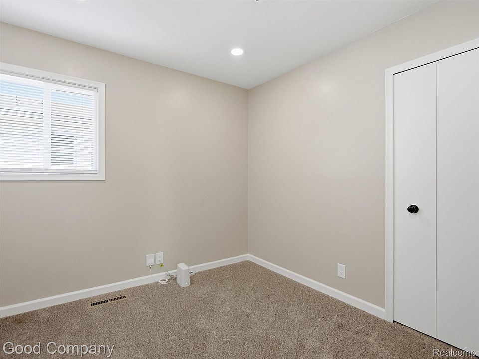 1112 Millard Ave, photo 26