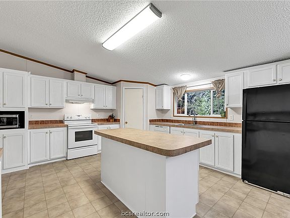 4th image of 8384 Marty Rd