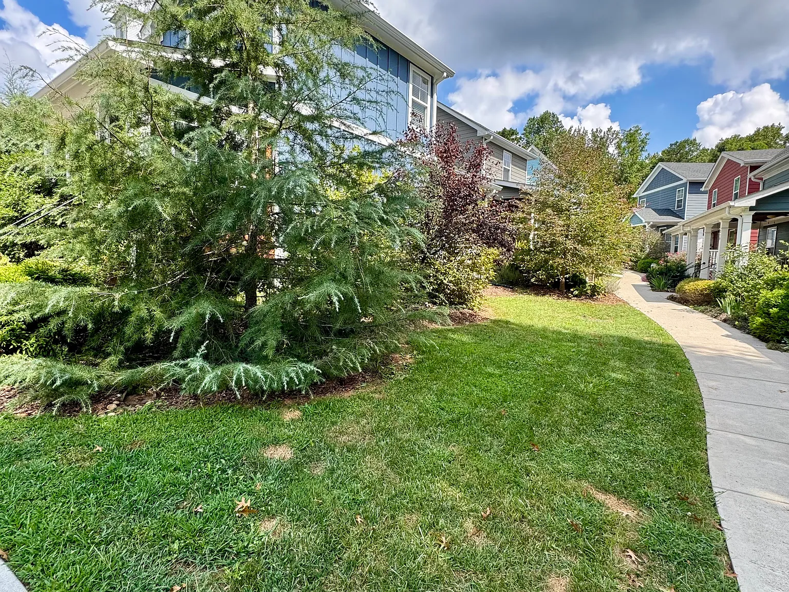 320 Cottage Ct — Photo 2