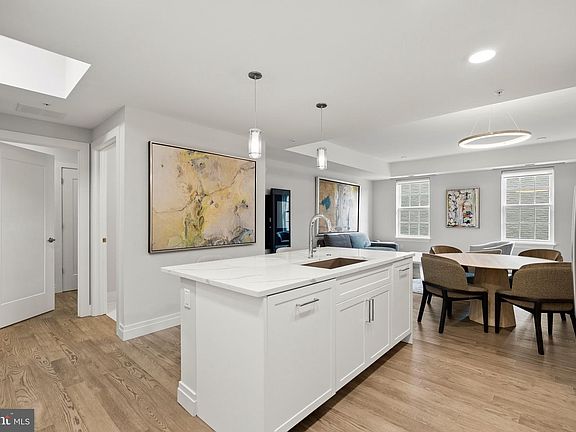 5th image of 225 Strand St #202