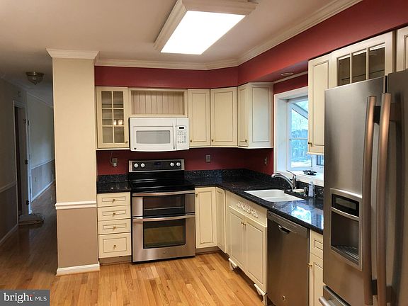 2nd image of 15317 Edgehill Dr