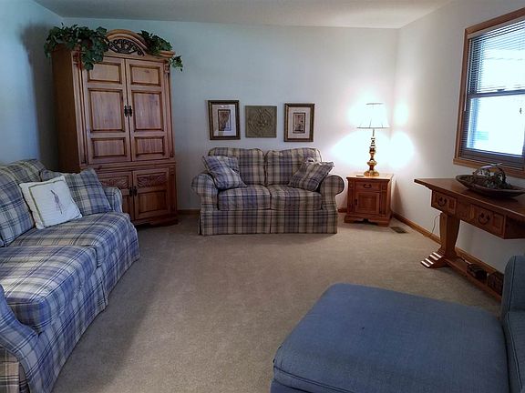 2nd image of 618 Circle Dr