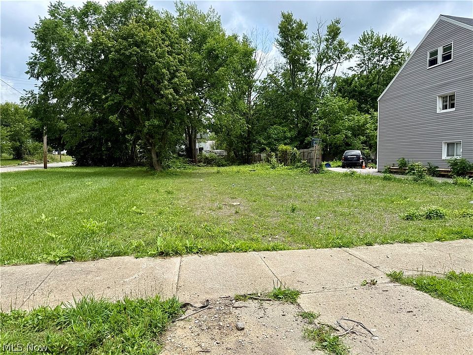 1st image of 3313 E 126th St