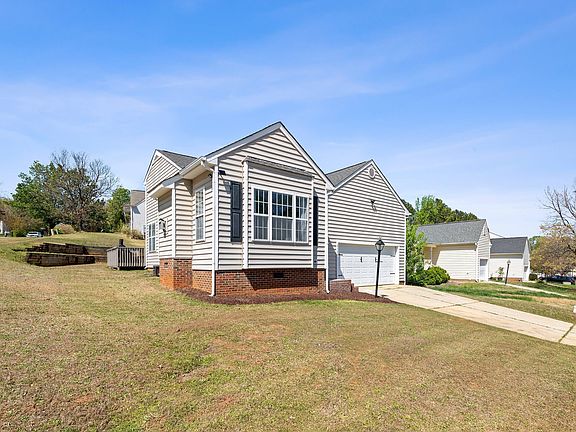 2nd image of 2528 Laurel Falls Ln