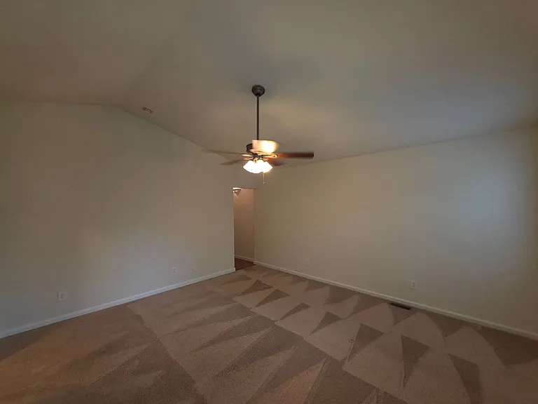 356 Melbourne Ct — Photo 15