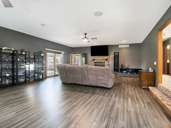 5th image of 22921 Gardena Pl