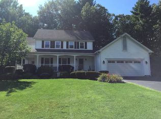 31 Cindy Ln, Halfmoon, NY 12065