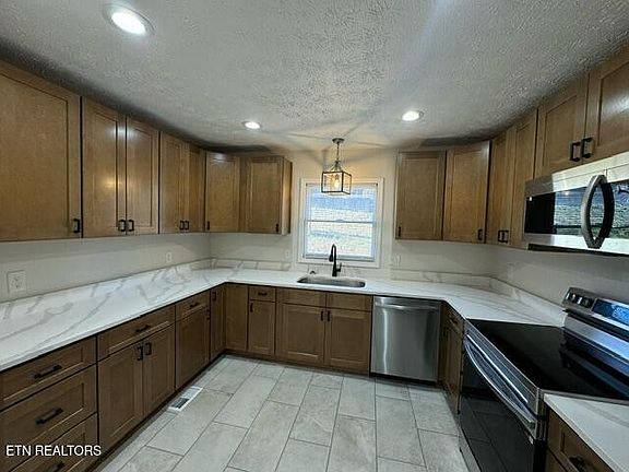 4th image of 1410 Hidden Hills Dr