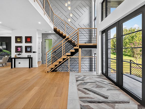 4th image of 25 Rolling Hills Dr