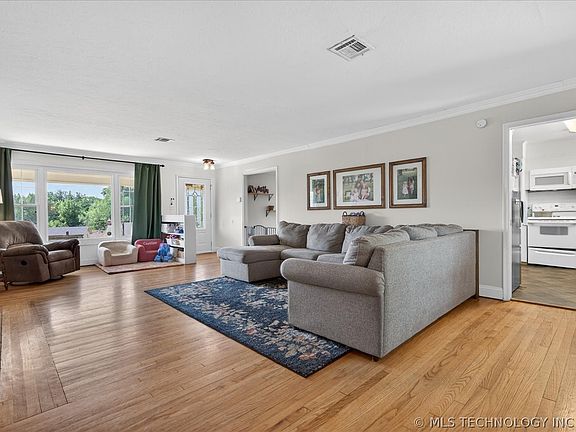 4th image of 140 Fleetwood Pl