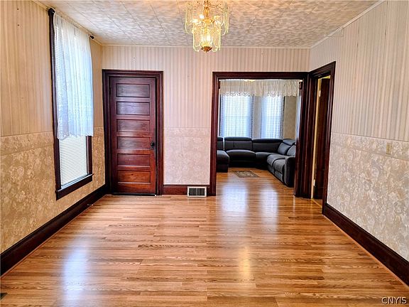 4th image of 1007 Morris St