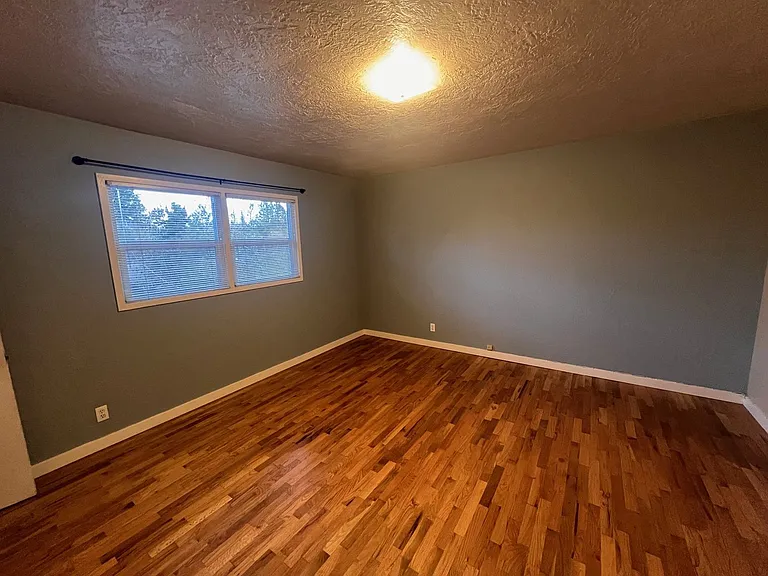 913 NE Franklin Ave — Photo 5