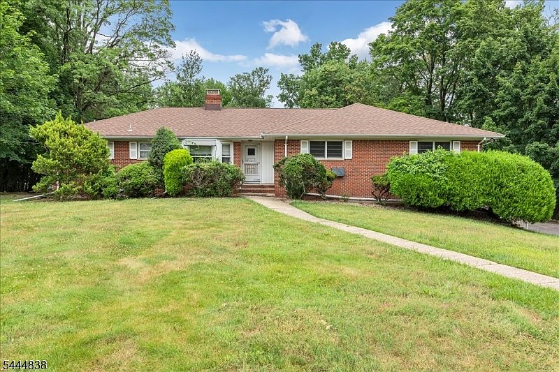 1st image of 6 Orchard Dr
