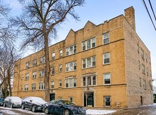 3654 W Belle Plaine Ave UNIT 303, Chicago, IL 60618