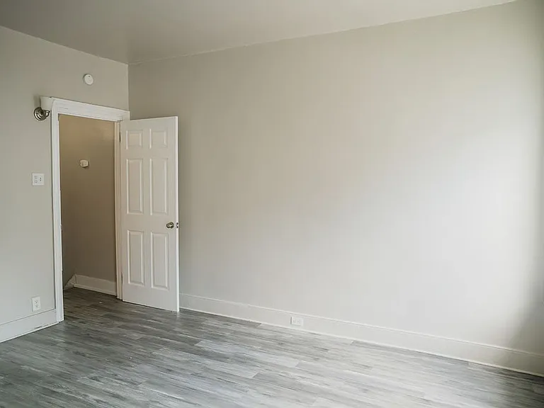 425 W Gordon St — Photo 9