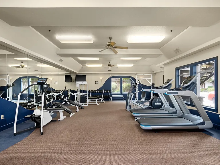 Scottsmen Apartments — Photo 7