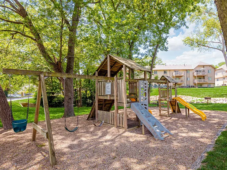 Hunters Glen Apartments — Photo 64