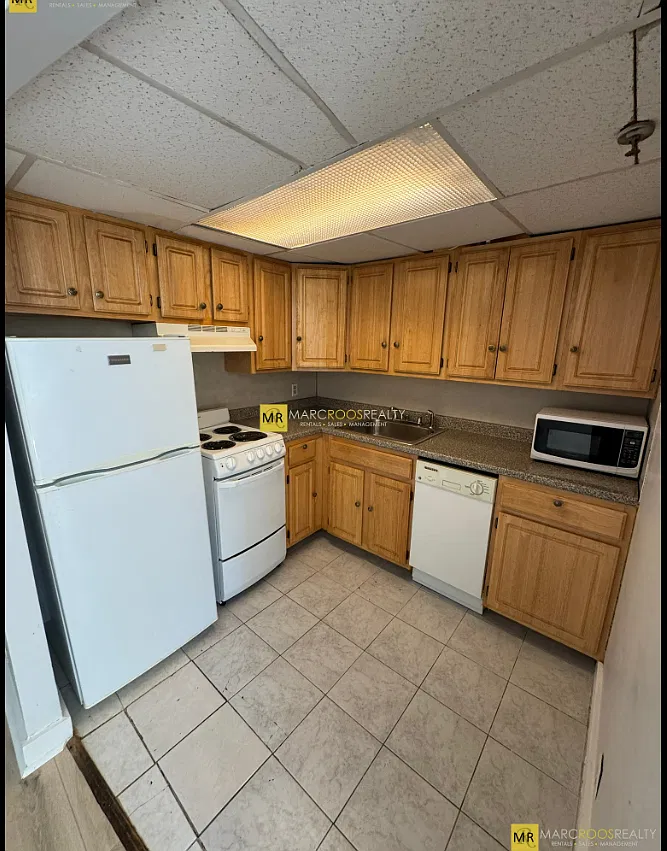 2 bed, 9999 sqft, $3,600 — Photo 4