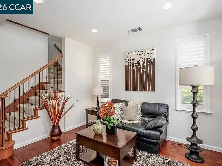 2077 Arlington Way — Photo 2
