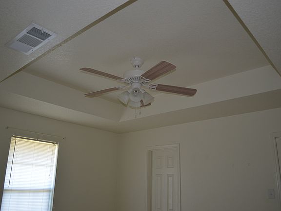 4th image of 904 Rebecca Ln #B