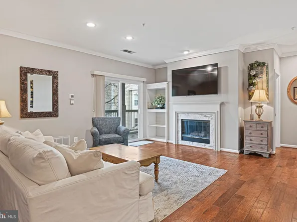 1701 Lake Shore Crest Dr APT 24, Reston, VA 20190