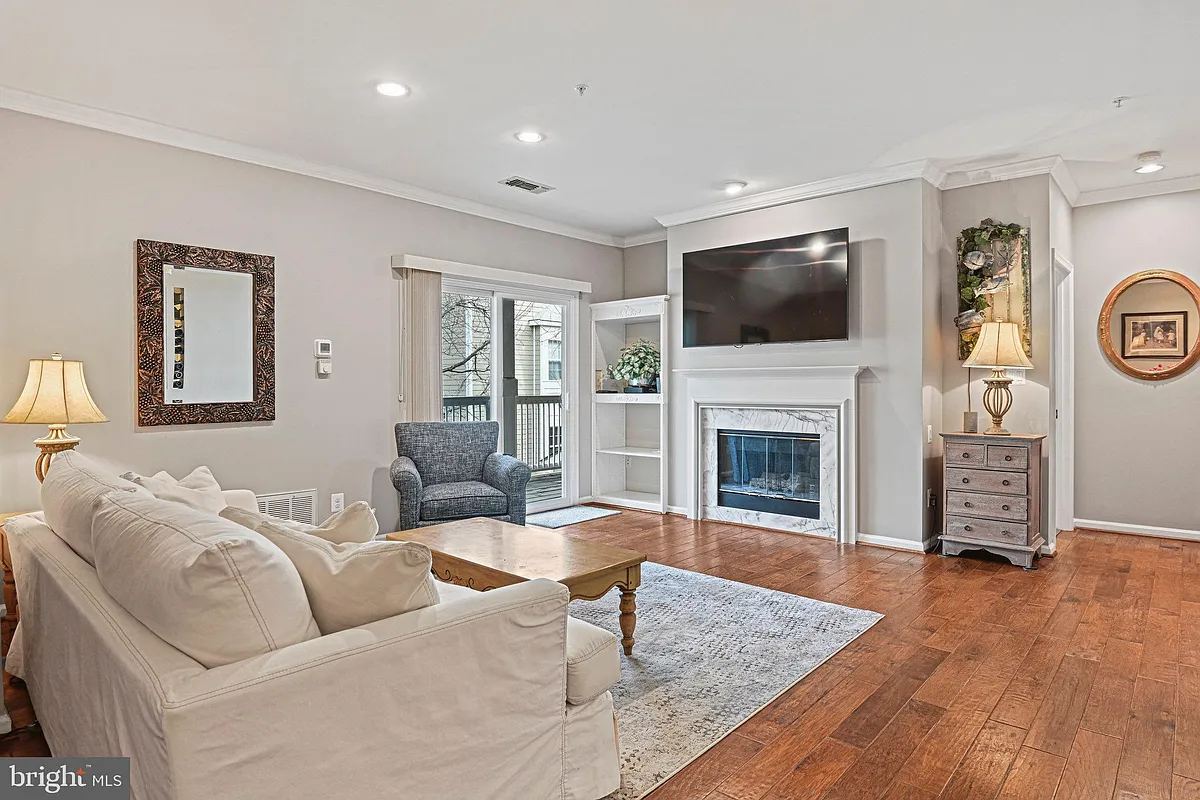 Building Photo - 1701 Lake Shore Crest Dr #24