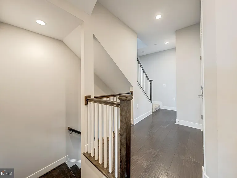 10326 Grosvenor Pl — Photo 26