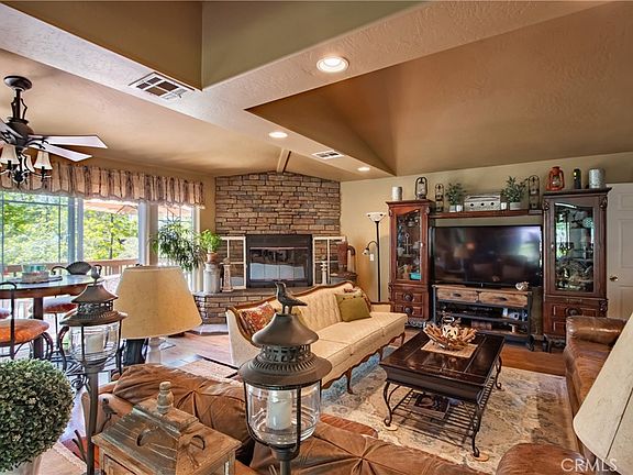 5th image of 48208 Tanglewood Ct