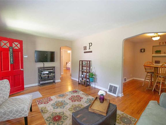 4th image of 7008 Holly Hills Ave
