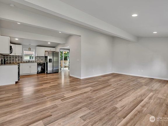 2nd image of 9517 203rd Avenue E