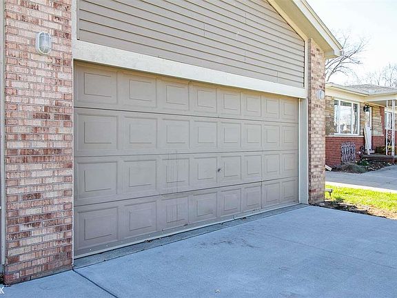 3rd image of 20212 Fenton St