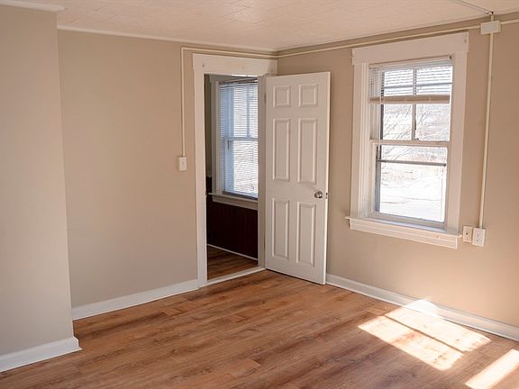 4th image of 815-815 River St #819
