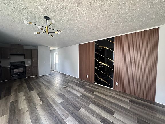 2nd image of 54 Carriage Lane Est