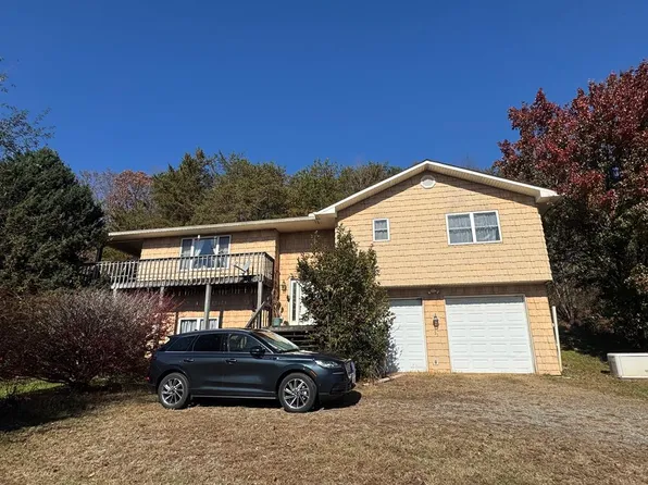 33 Teaks Dr, Hayesville, NC 28904