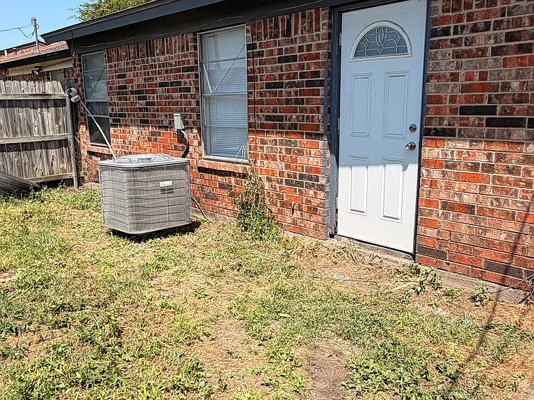 Backyard + Outdoor Storage room and Fence with new lock