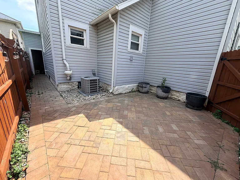 721 S West St — Photo 34