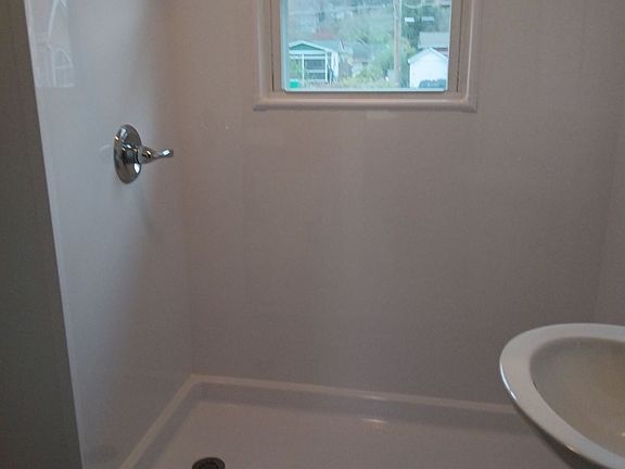 3rd image of 141 Morgan St