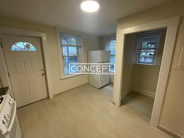 8 Barrows St #3 — Photo 13