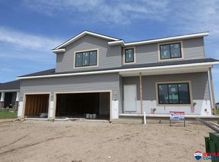6410 SW 8th St, Lincoln, NE 68523
