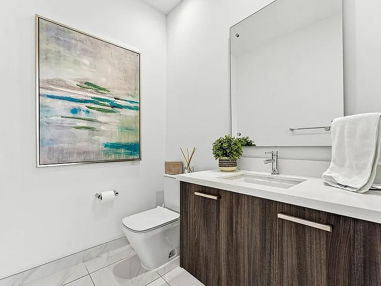 1034 NE 18th Ave #102 — Photo 3