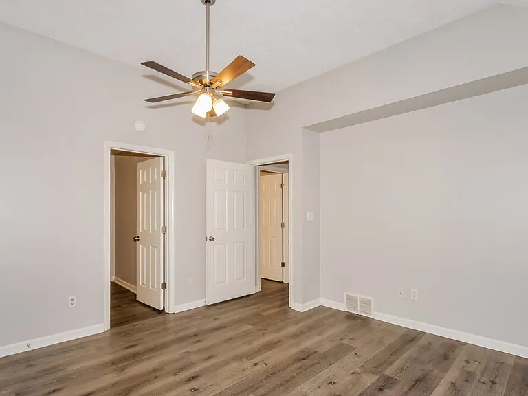 330 Avery Jordan Cv — Photo 9